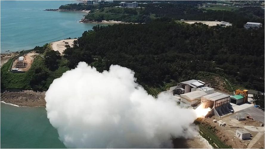 资料图片:9月15日,韩国自主研发的用于运载火箭的固体燃料发动机成功